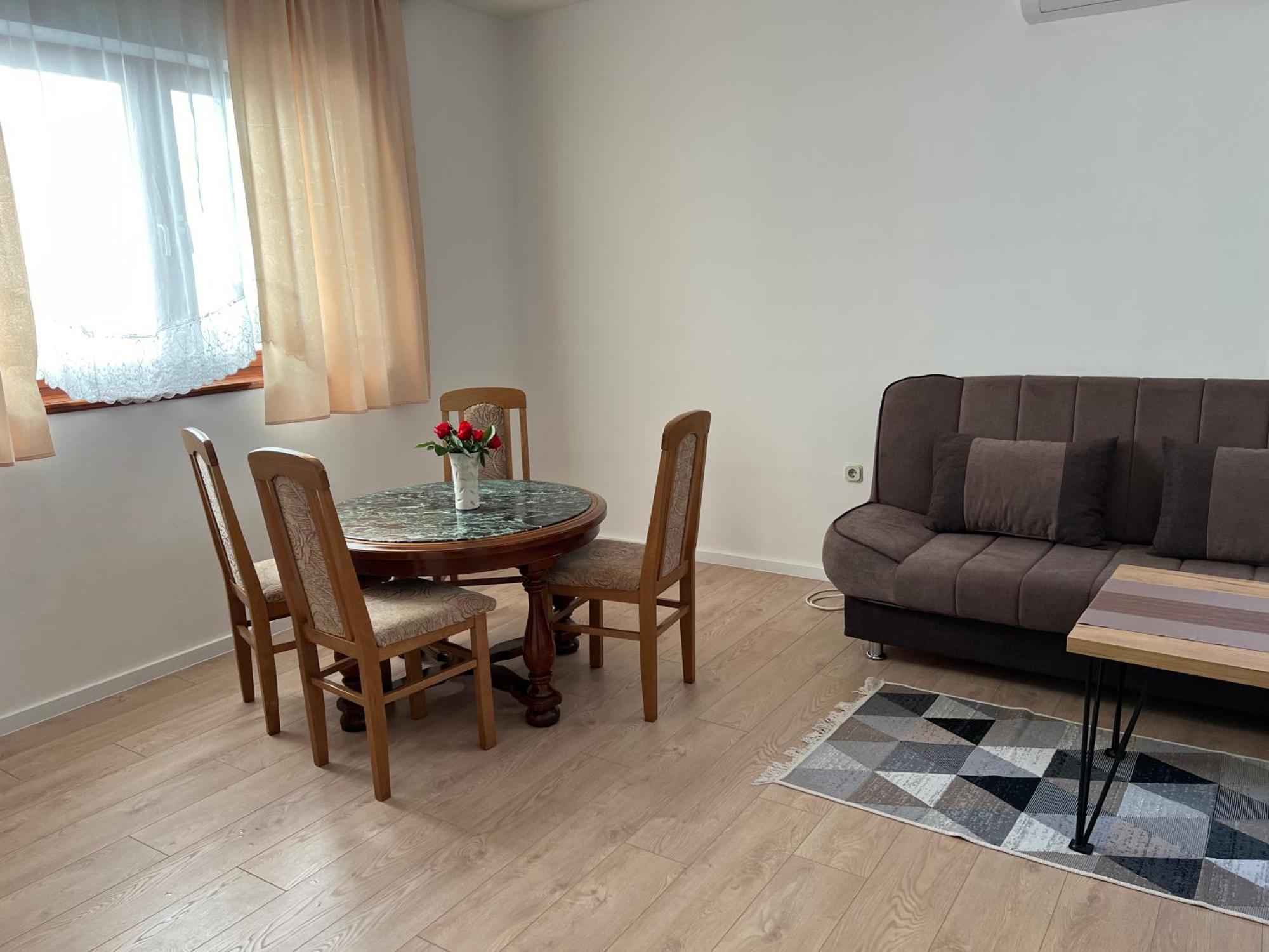 Cheap House Near The Center Of The City โมสตาร์ ภายนอก รูปภาพ